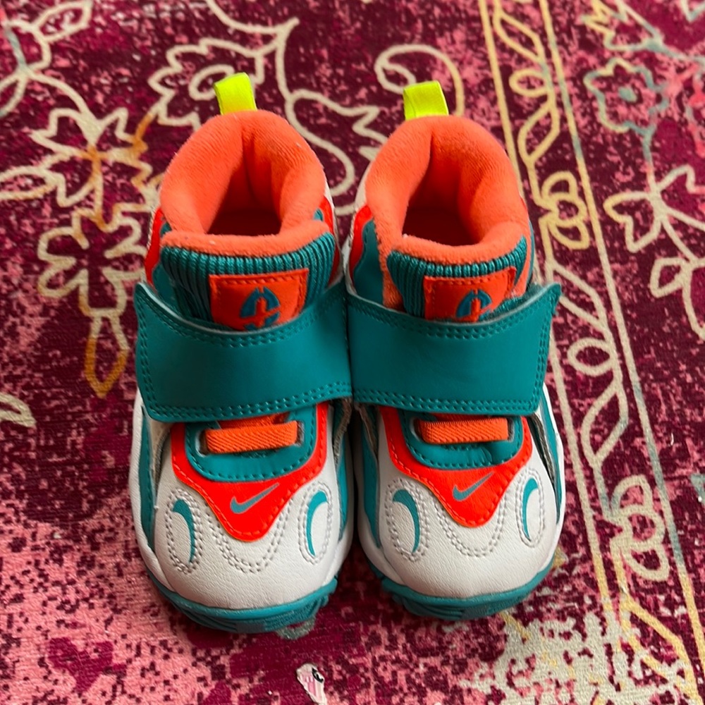 Nike toddler sneakers